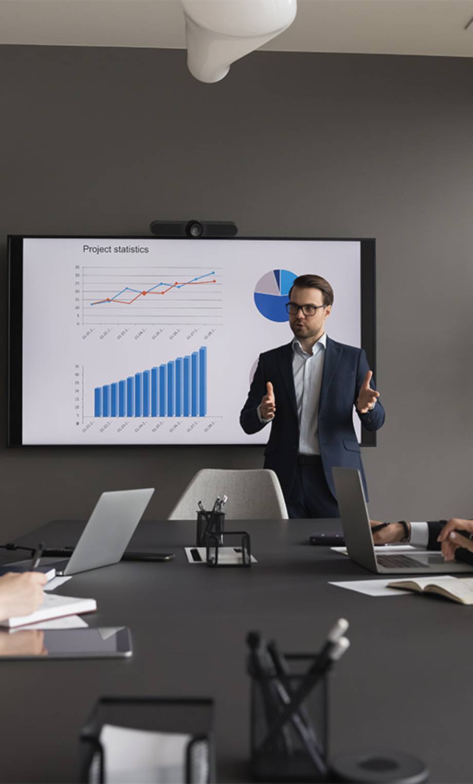 هناك اجتماع يجري