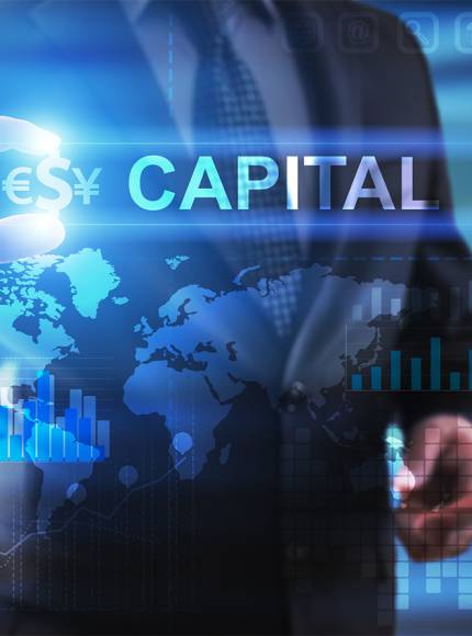 رجل يرتدي بدلة عمل